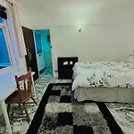 Spacious 4 Beds - All Private Bathrooms In Canary Wharf