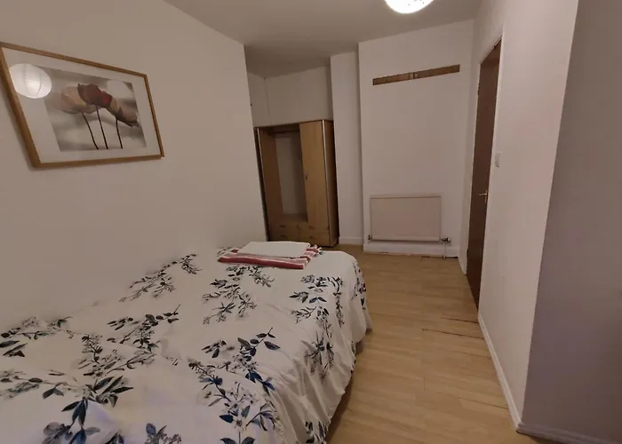 Spacious 4 Beds - All Private Bathrooms In Canary Wharf