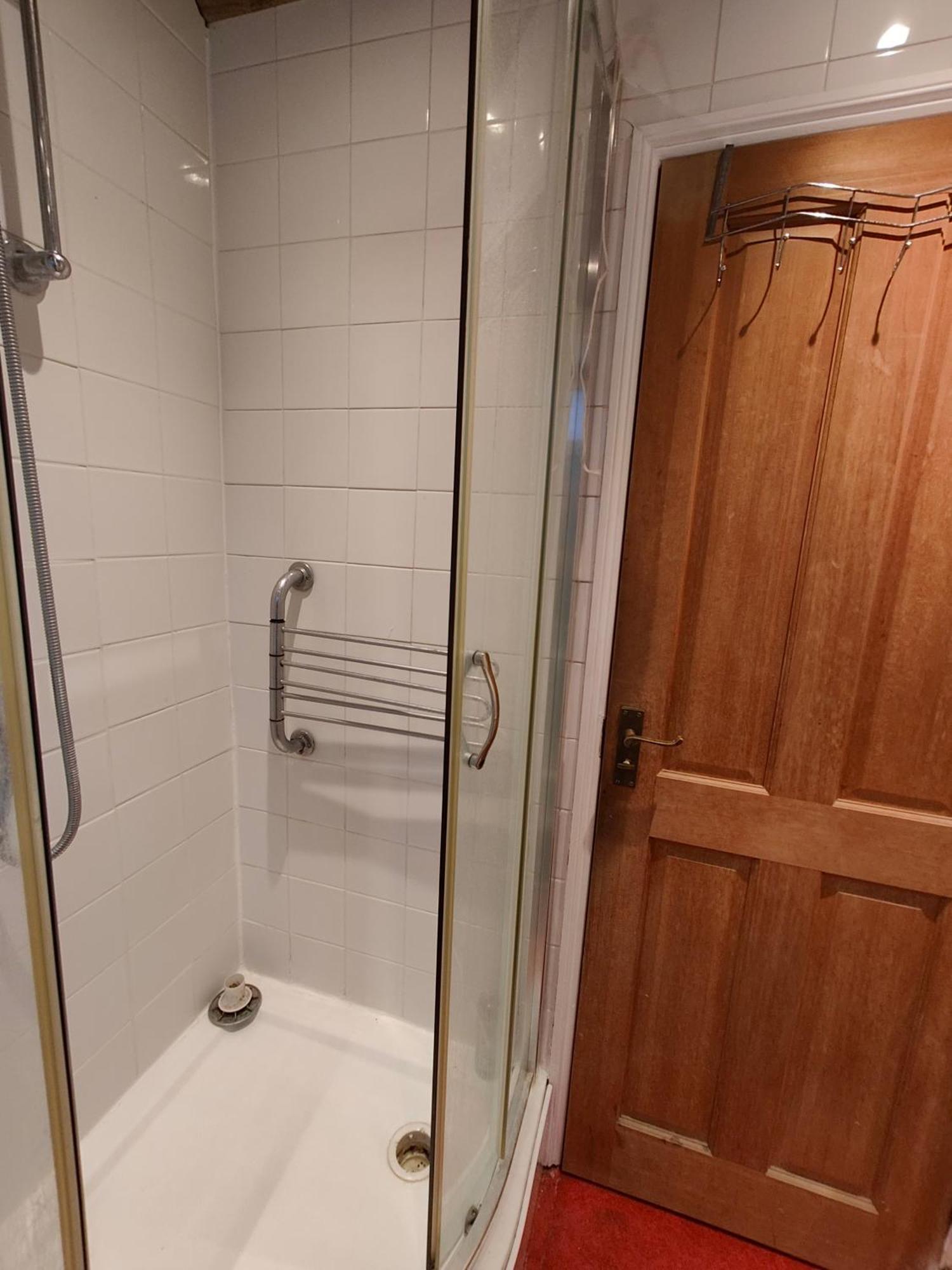 Spacious 4 Beds - All Private Bathrooms In Canary Wharf