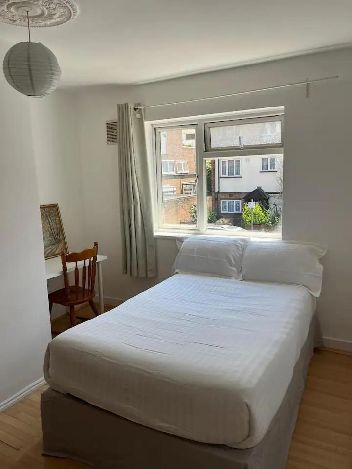 Guest house Spacious 4 Beds - All Private Bathrooms In Canary Wharf London