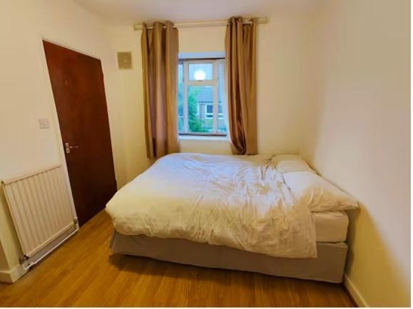 Spacious 4 Beds - All Private Bathrooms In Canary Wharf