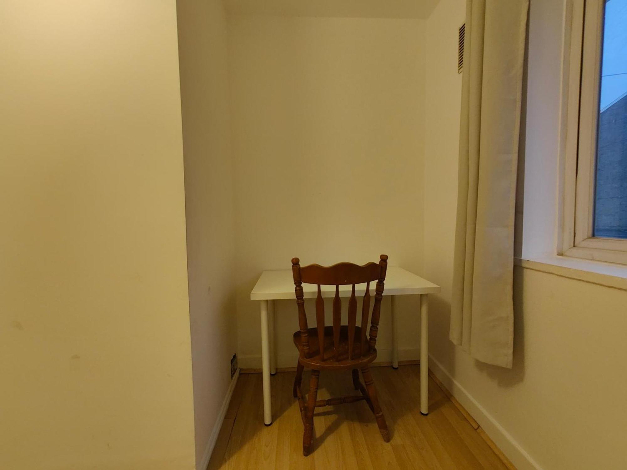 Spacious 4 Beds - All Private Bathrooms In Canary Wharf Guest house London