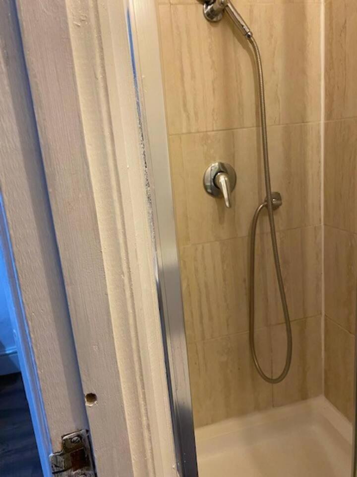 Spacious 4 Beds - All Private Bathrooms In Canary Wharf