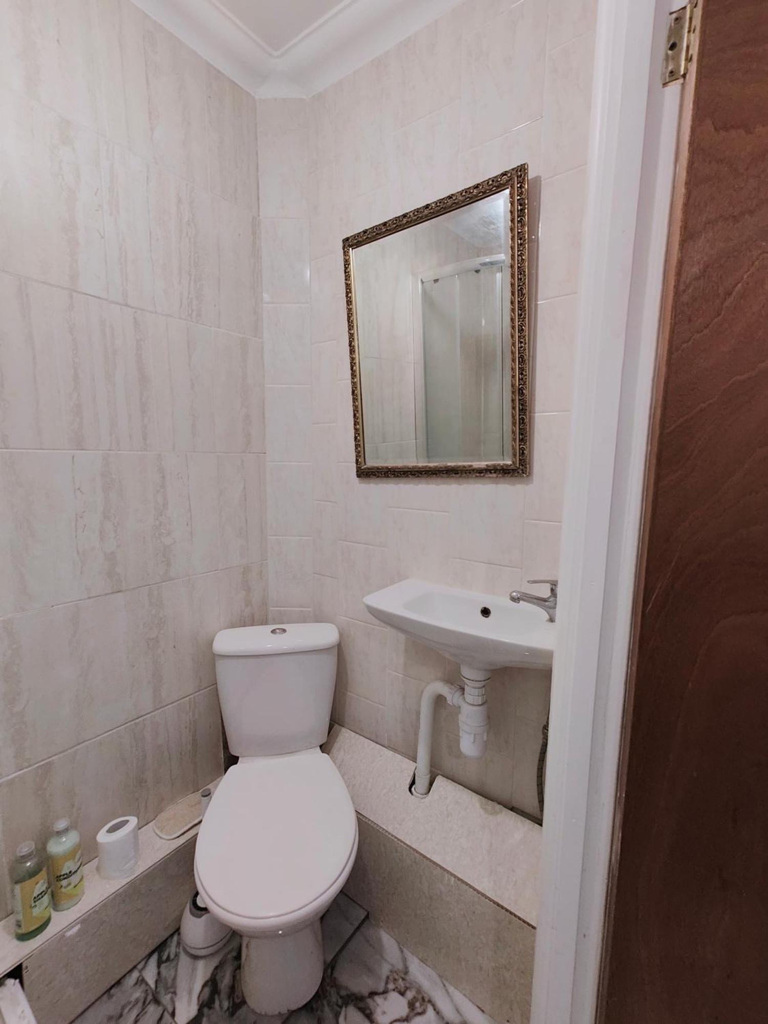 Spacious 4 Beds - All Private Bathrooms In Canary Wharf Guest house