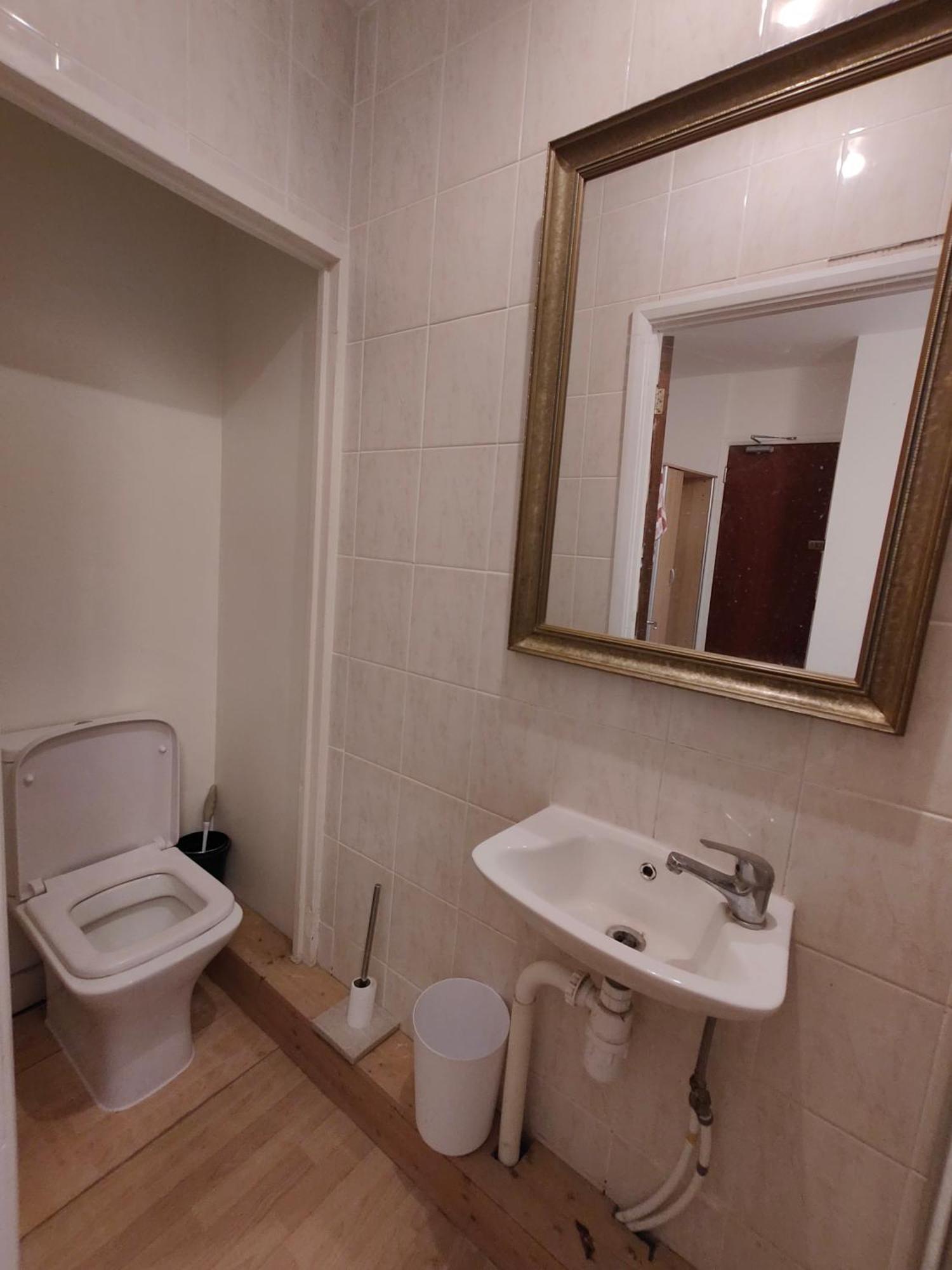 Spacious 4 Beds - All Private Bathrooms In Canary Wharf Guest house *
