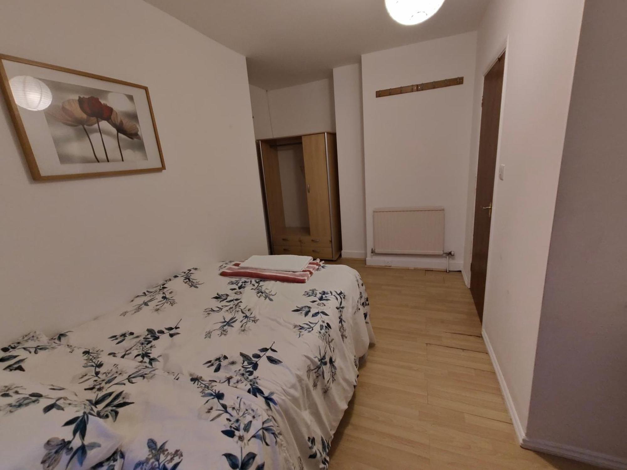 Spacious 4 Beds - All Private Bathrooms In Canary Wharf *